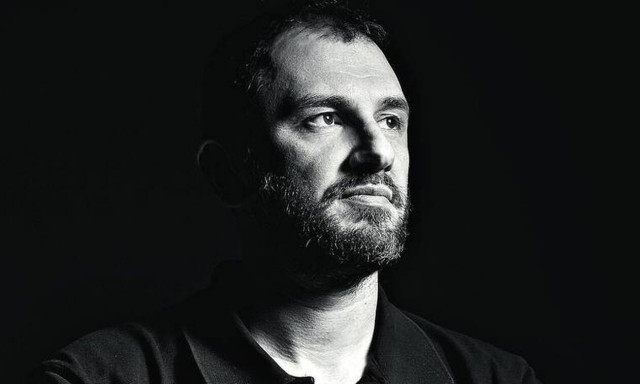 Βασίλης Τσακίρογλου: Έτσι μετέφερε το Λόγω Τιμής σε… βιβλίο