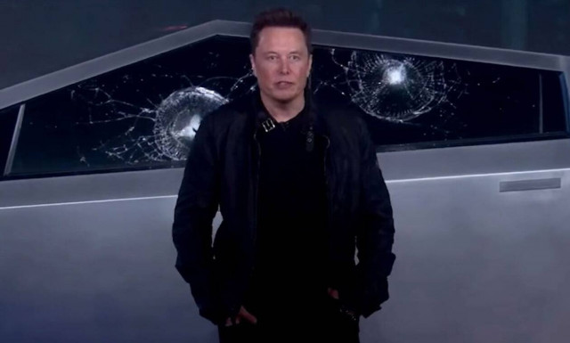 Tο φιάσκο του Elon Musk με τα άθραυστα τζάμια του Cybertruck (vid)
