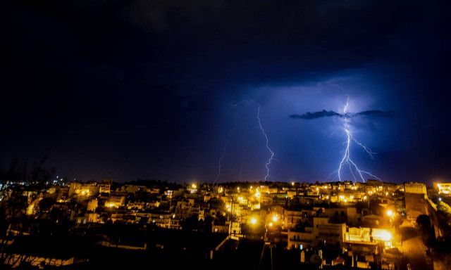 Έκτακτο δελτίο ΕΜΥ: Αυτές οι περιοχές θα «πνιγούν» τις επόμενες ώρες (ΧΑΡΤΕΣ)