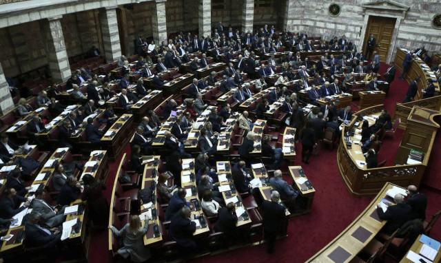 Parliament plenary votes on constitutional revisions: Greek vote abroad, election of Greek president