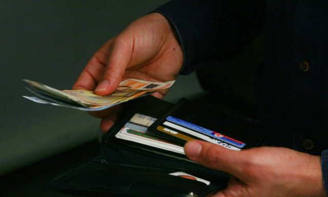 Έρευνα: Πού «καταλήγει» το εισόδημα των ελληνικών νοικοκυριών;