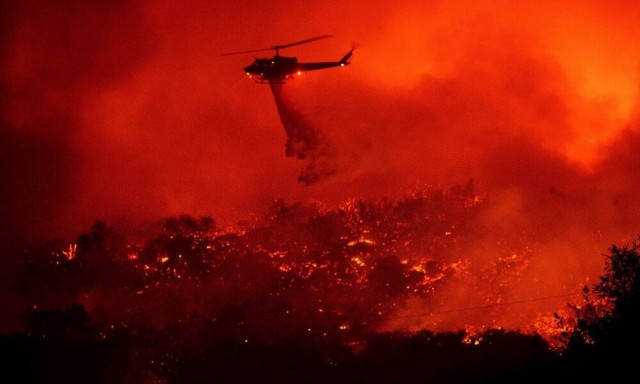 Πύρινη κόλαση στην Καλιφόρνια: Εκκενώνονται χιλιάδες σπίτια (pics+vid)