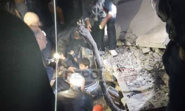 Σεισμός Αλβανία: Βίντεο-σοκ από τη διάσωση μικρού παιδιού από τα συντρίμμια πολυκατοικίας