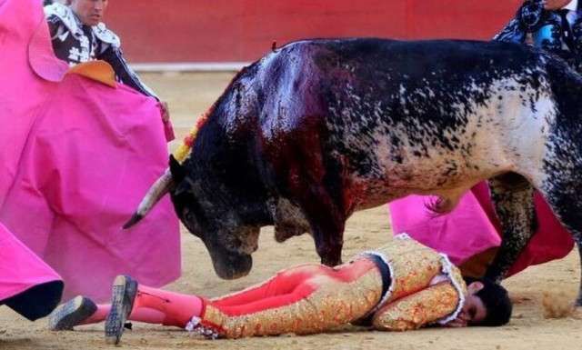 Βίντεο: Η σοκαριστική στιγμή που ο ταύρος σκοτώνει τον ταυρομάχο