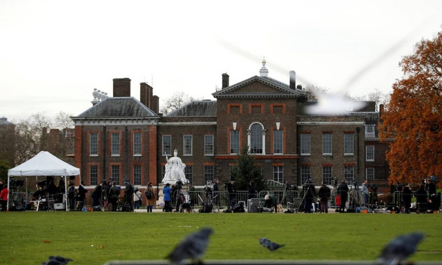 Δείτε τι έκλεψε πασίγνωστη τραγουδίστρια από το παλάτι της Κέιτ και του Ουίλιαμ (pics)