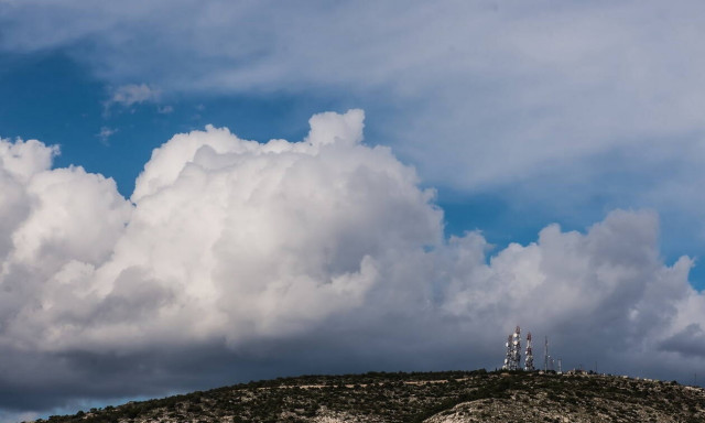 Με άστατο καιρό η Πέμπτη - Δείτε πού και πότε θα βρέξει (pics)