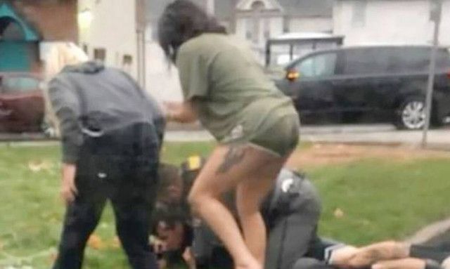 Συνελήφθησαν δύο αδέρφια έπειτα από καυγά - Θα κλάψετε από τα γέλια μόλις μάθετε τον λόγο! (pics)