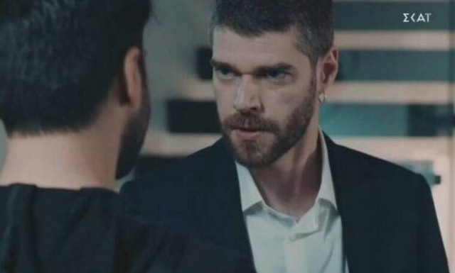 8 λέξεις:Οι νέες αποκαλύψεις που έφεραν τα πάνω - κάτω