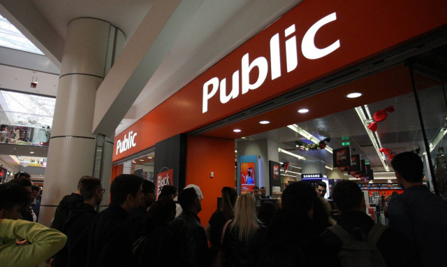 Ουρές στα μαγαζιά για την Βlack Friday