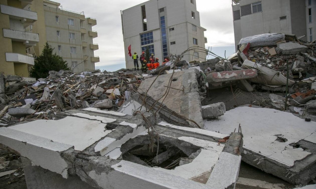 Σεισμός Αλβανία: Στους 50 ο αριθμός των νεκρών - 10.000 άνθρωποι έμειναν στο δρόμο