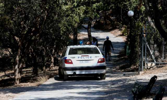 Σάμος: Πυροβόλησε τον αδελφό του και αναζητείται σε όλο το νησί