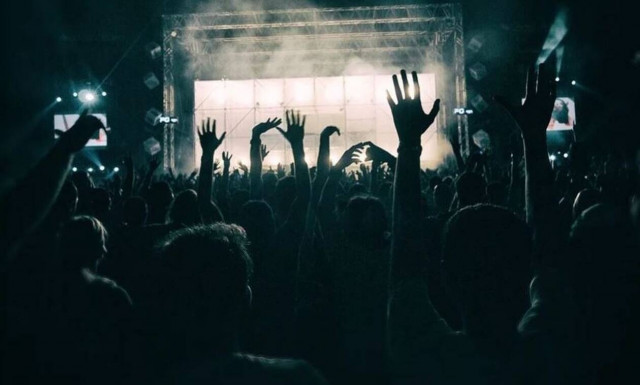 Το πάρτι κατέληξε σε… τραγωδία: Ποδοπατήθηκαν μέχρι θανάτου – Συγκλονιστικές εικόνες (vid)