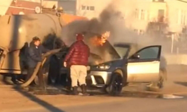 Η τύχη ήταν ότι δίπλα στη φλεγόμενη BMW X6 υπήρχε βυτίο - Η ατυχία ότι ήταν βυτίο λυμάτων