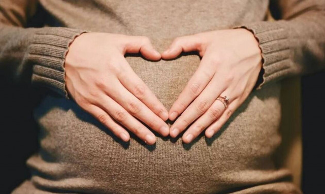 Επίδομα γέννας 2.000 ευρώ - Τα κριτήρια και οι δικαιούχοι