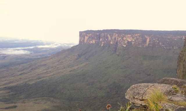 Αυτό είναι το βουνό που δεν έχει καμία κορυφή (pics)