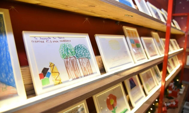 Η ελληνική showbiz χαρίζει Ευχοστολίδια – Ποιοι πραγματοποίησαν παιδικές χριστουγεννιάτικες ευχές