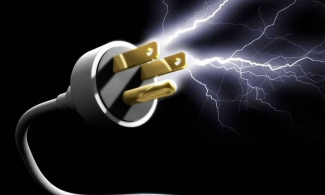 Κρατούσε το κινητό του και έπαθε ηλεκτροπληξία - Το λάθος που του κόστισε τη ζωή