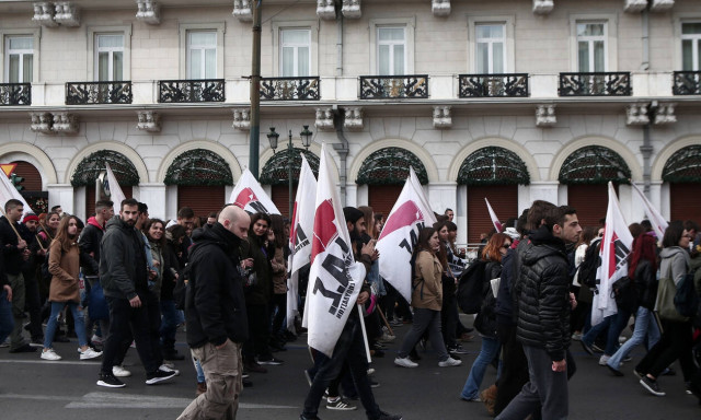 Σε εξέλιξη το φοιτητικό συλλαλητήριο στα Προπύλαια – Κλειστό το κέντρο της Αθήνας