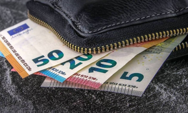 Όλες οι αλλαγές στα επιδόματα από το 2020 - Τι θα ισχύσει για κοινωνικό μέρισμα και επίδομα γέννας 