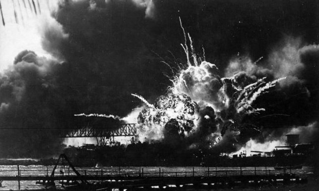 Σαν σήμερα το 1941 οι Ιάπωνες καταστρέφουν την αμερικανική ναυτική βάση του Περλ Χάρμπορ
