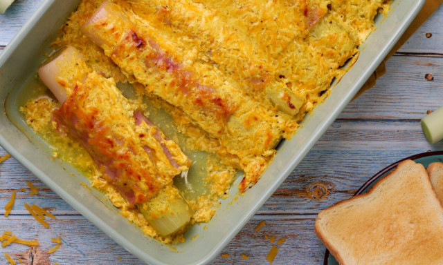 Η συνταγή της ημέρας: Πράσα τυλιχτά με ζαμπόν