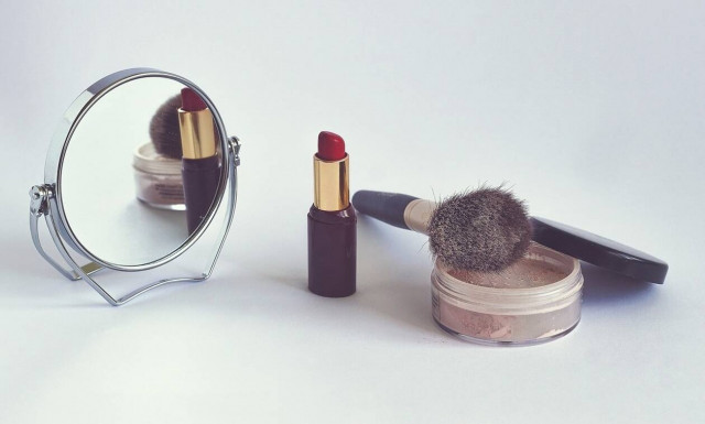 Προειδοποίηση ΕΟΦ: Επικίνδυνα καλλυντικά, μην τα χρησιμοποιείτε – Δείτε τη λίστα 