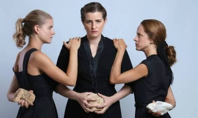 Άγριες Μέλισσες: Στα χέρια για μια γυναίκα οι ήρωες