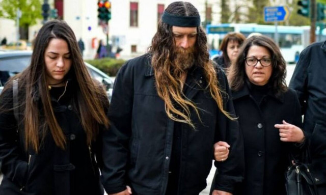 Ξεσπά η μητέρα του Βαγγέλη Γιακουμάκη: «Θέλουμε να πληρώσουν όσοι έκαναν κακό στο παιδί μας»