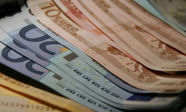 ΟΑΕΔ: Πόσα χρήματα θα πάρουν οι άνεργοι για δώρο Χριστουγέννων