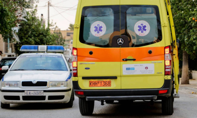 Σοβαρό τροχαίο στη Συγγρού με μοτοσικλετιστή