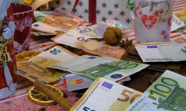 Δώρο Χριστουγέννων 2019: Πώς υπολογίζεται και πότε καταβάλλεται