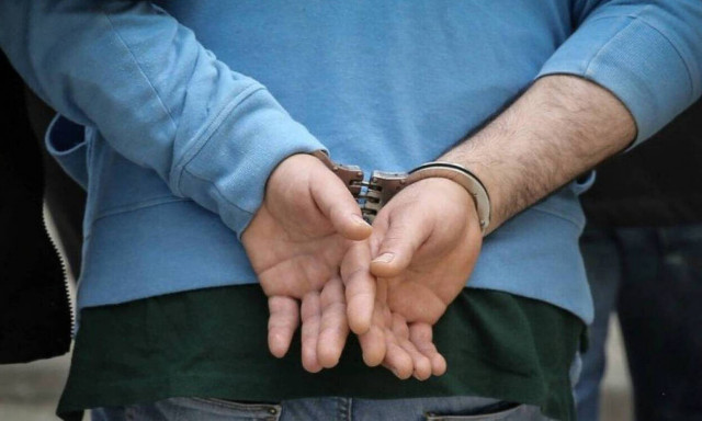 Θεσσαλονίκη: Σάτυρος ντιλιβεράς πήγε την παραγγελία σε κοπέλα και μετά άρχισε να αυνανίζεται