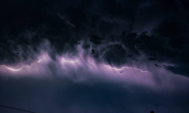 Κακοκαιρία: Η «Διδώ» σαρώνει την Ελλάδα – Πού θα «χτυπήσει» με ισχυρές βροχές τις επόμενες ώρες