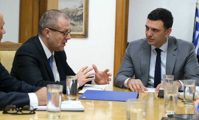 Συνάντηση Κικίλια με τον διευθυντή του ΠΟΥ για την Ευρώπη