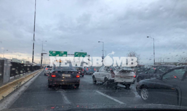 Κίνηση ΤΩΡΑ - «Κόλαση» στην Αθήνα από την κακοκαιρία: Ποιους δρόμους να αποφύγετε