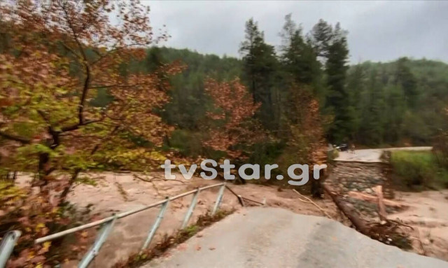 Κακοκαιρία: Κομμένη στα δύο η Εύβοια - Γκρεμίστηκε γέφυρα (pics&vid)