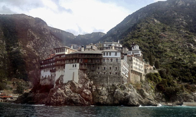 Police investigating death of Romanian man found dead on Mount Athos