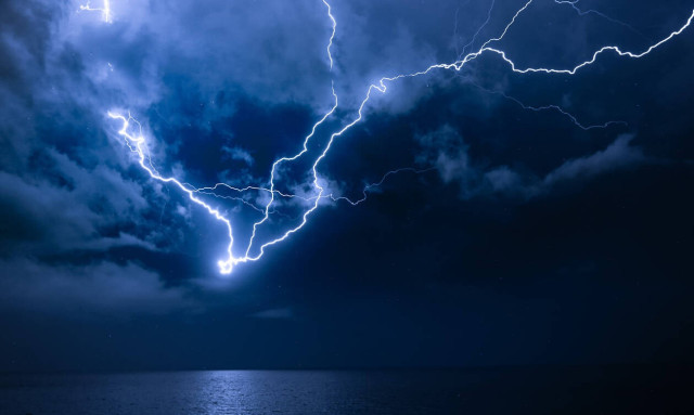 Eteoklis brings rainstorms, snow and very strong winds from Friday night