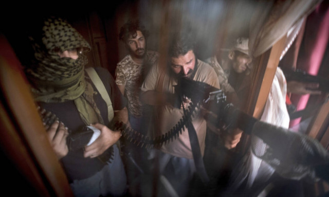 Εμφύλιος πόλεμος στη Λιβύη: Ο στρατός του Χαφτάρ προελαύνει στην Τρίπολη