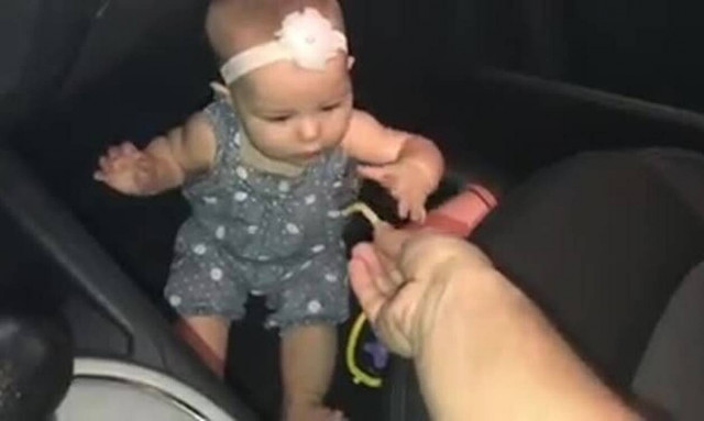 Απίστευτο! Δείτε τι δίνει στο μωρό για να σταματήσει το κλάμα