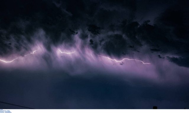 Καιρός - «Ετεοκλής»: Ισχυρές καταιγίδες σαρώνουν την Αττική