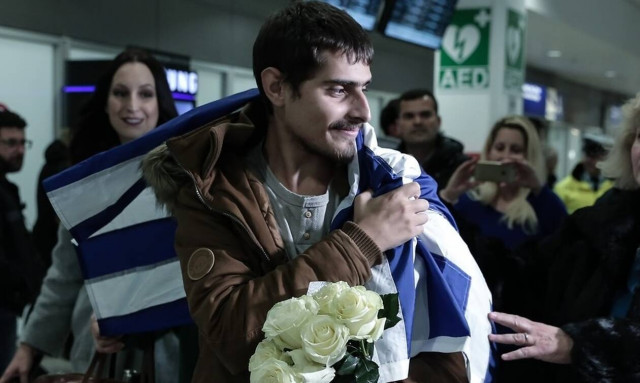 Τέλος στο θρίλερ! Στην Ελλάδα ο Έλληνας ναυτικός που ήταν όμηρος πειρατών στο Τόγκο (pics)