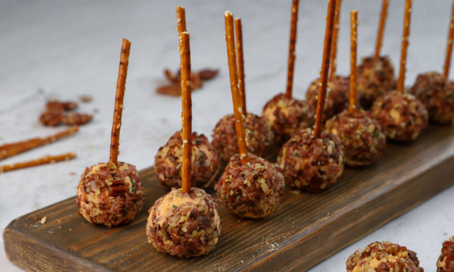 Η συνταγή της ημέρας: Τυρομπαλάκια με bacon