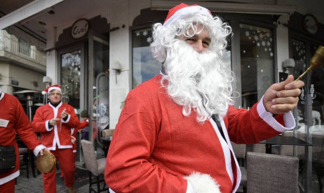 Εορταστικό ωράριο 2019: Τι ώρα κλείνουν σήμερα (15/12) καταστήματα και σούπερ μάρκετ