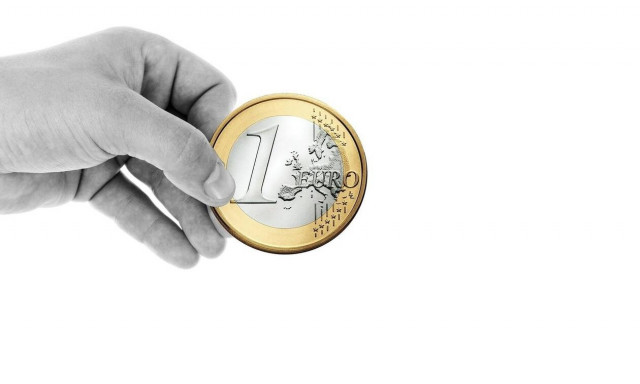 «Βόμβα» ΔΝΤ για την παραοικονομία: 1 στα 3 ευρώ κινείται... στη σκιά