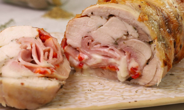 Η συνταγή της ημέρας: Σπιτικό ρολό κοτόπουλο