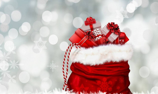 Πού και πόσα χρήματα ξοδεύουν οι Έλληνες για αγορές τα Χριστούγεννα