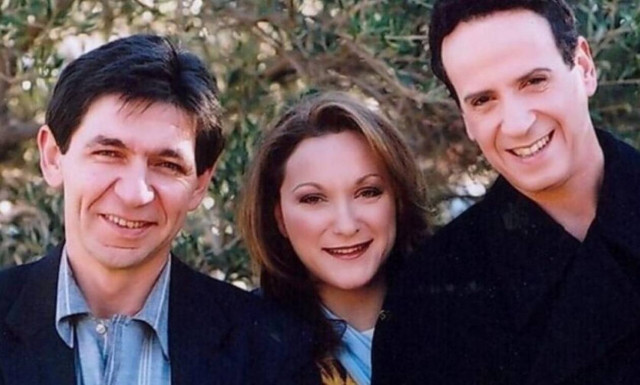 Δείτε το εσωτερικό του νέου «Καφέ της Χαράς» (photos)