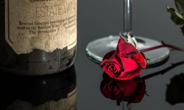 Σάλος: Διάσημο μοντέλο έπιασε τον σύντροφό της να την απατάει!