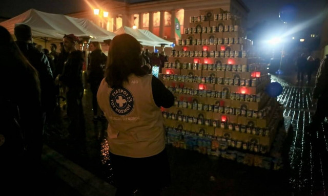 Ένα δέντρο από γάλα θα στήσουν οι Γιατροί του Κόσμου για 10η χρονιά στα Προπύλαια